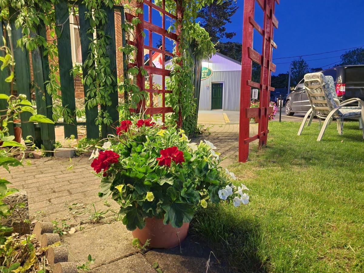 Maple Leaf Motel Goderich Zewnętrze zdjęcie